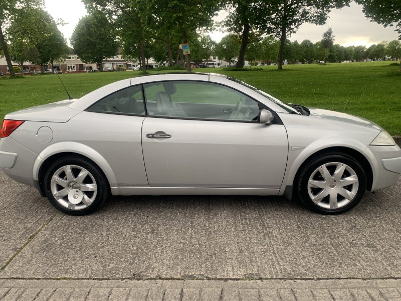 Beautiful 2008 Renault Megane LA cream Convertible