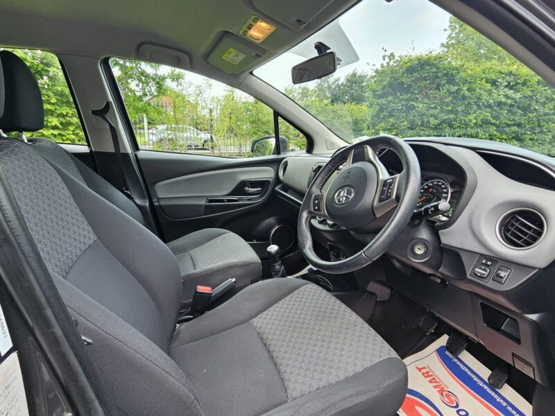 2015 Toyota Yaris Luna model with brand new NCT