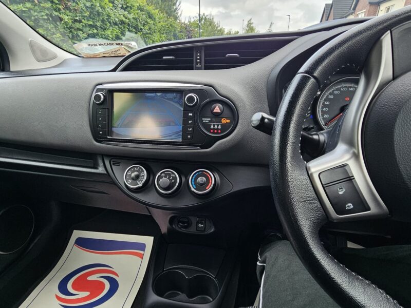 2015 Toyota Yaris Luna model with brand new NCT