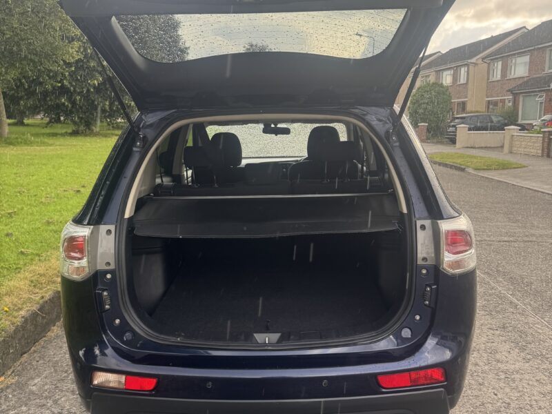 2015 Mitsubishi Outlander with Full stamped service history and Brand New NCT