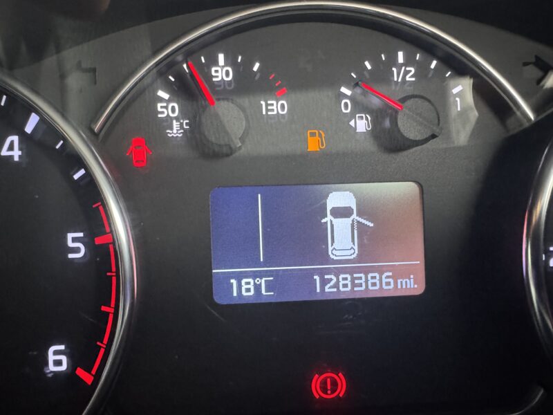 2014 Kia Carens Eco Dynamic 7 Seater in Great condition and Long Nct