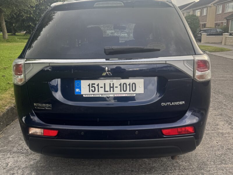 2015 Mitsubishi Outlander with Full stamped service history and Brand New NCT..