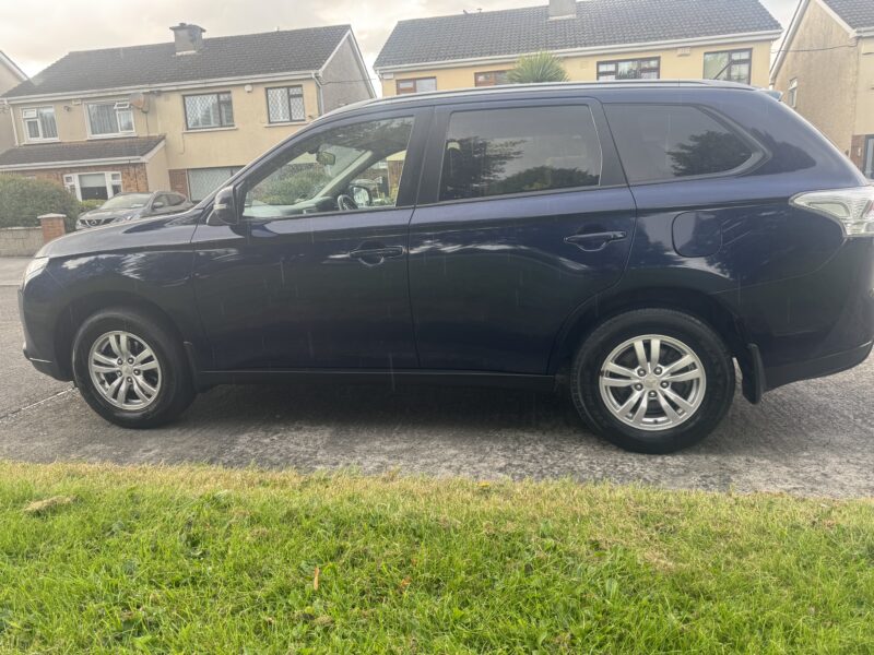 2015 Mitsubishi Outlander with Full stamped service history and Brand New NCT..