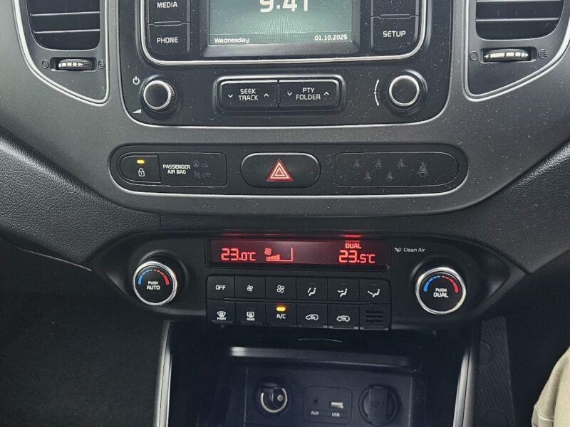 Beautiful 2015 Kia Carens with Very Low Mileage / Only 1 previous owner and Nct for a Year/ Taxed..