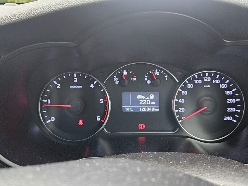 Beautiful 2015 Kia Carens with Very Low Mileage / Only 1 previous owner and Nct for a Year/ Taxed..