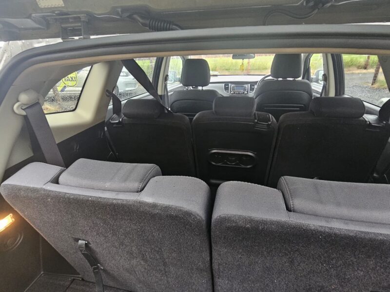 Beautiful 2015 Kia Carens with Very Low Mileage / Only 1 previous owner and Nct for a Year/ Taxed..